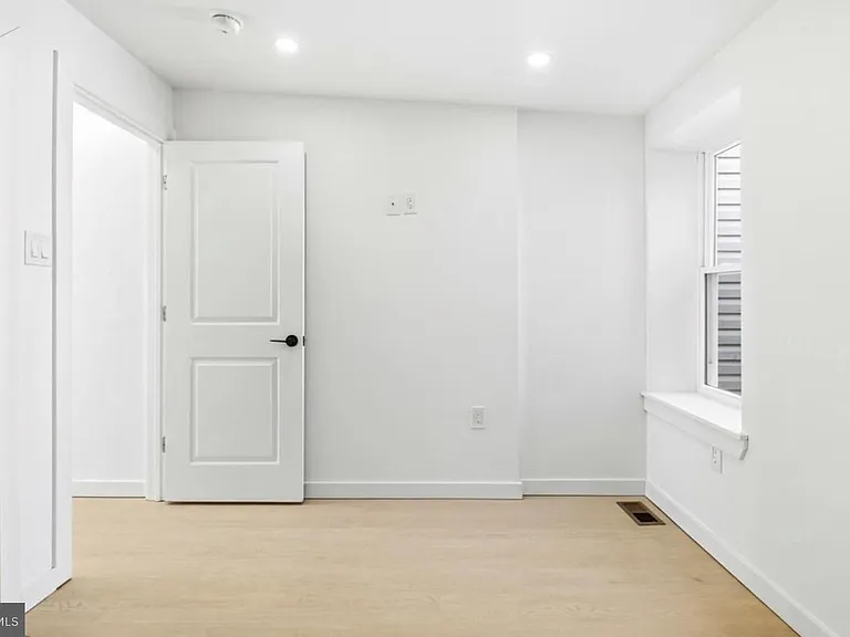 1819 E Albert St — Photo 12