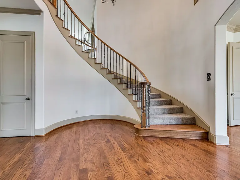 2207 Kings Pass — Photo 4