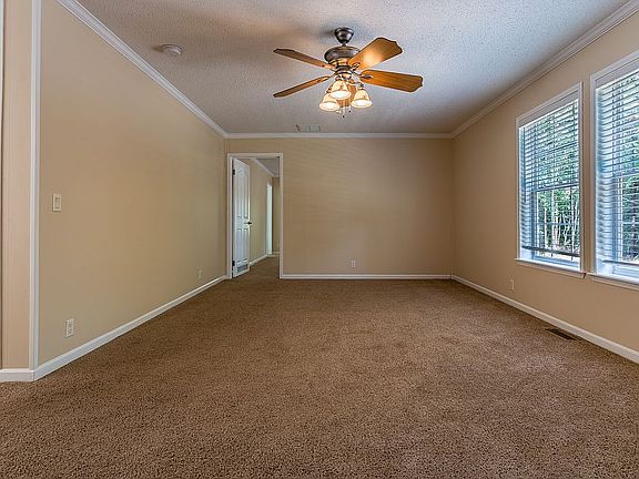 3rd image of 77 Saddlewood Dr