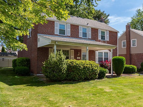 2nd image of 519 Twin Oaks Dr