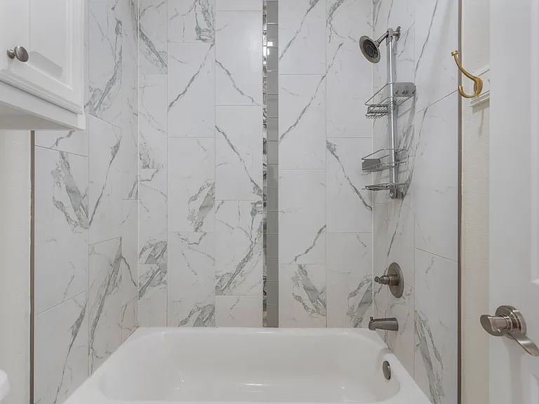 Shower/Tub