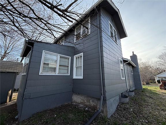 4th image of 1915 S Overton Ave