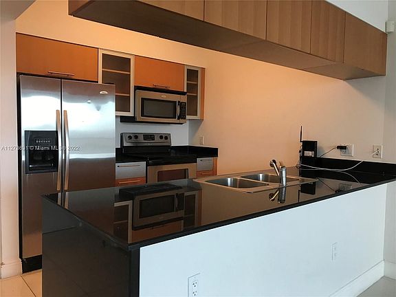 4th image of 1750 N Bayshore Dr APT 3610