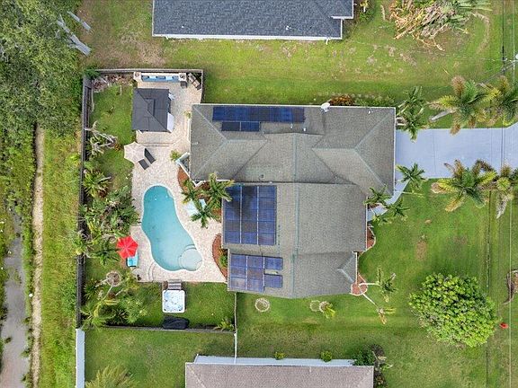 5th image of 568 SE NOME Drive