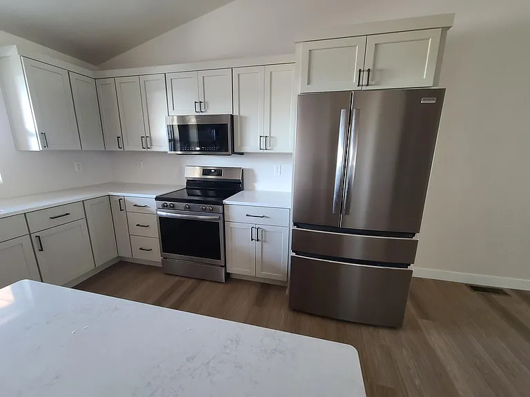 421 Founders Way — Photo 2