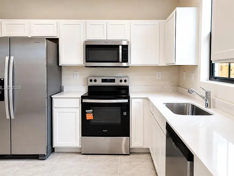 1381 NE 4th Ave #1381 — Photo 7