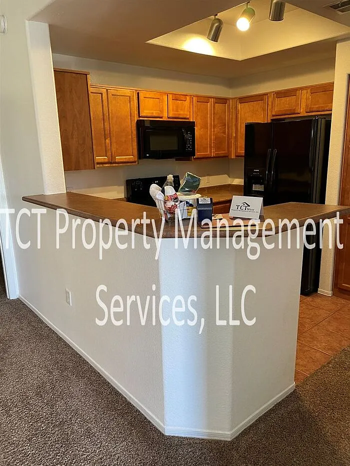 2 bed, 2.0 bath, 997 sqft, $1,395 — Photo 2