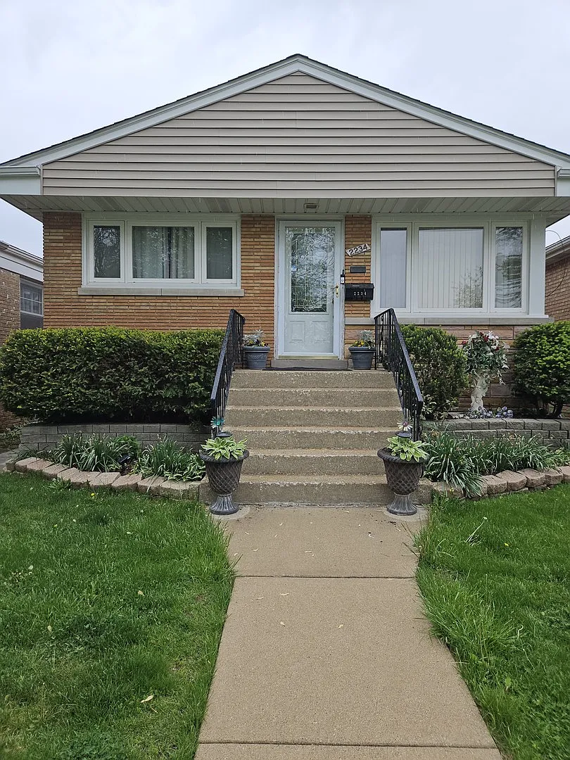 2234 Lathrop Ave photo 1