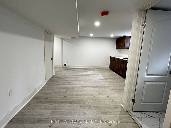 5th image of 24 Sunbay Ct Basement 2