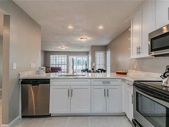 5th image of 6924 Lake Place Ct