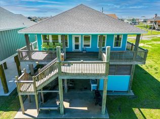 942 Palm Ridge Dr, Crystal Beach, TX 77650