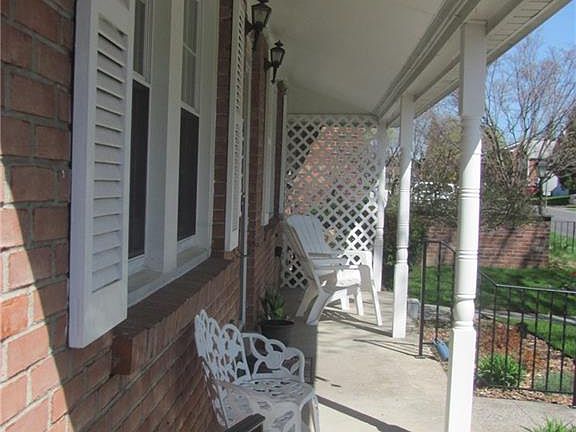3rd image of 4283 Belmont Dr