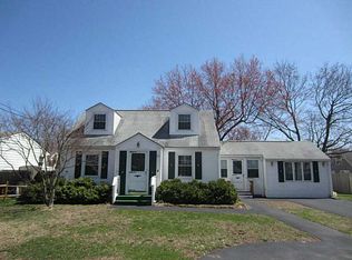 100 Uphill Ave, Warwick, RI 02886