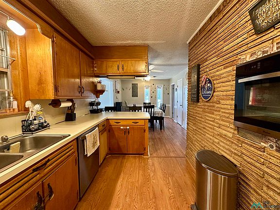2nd image of 1389 Chapman St