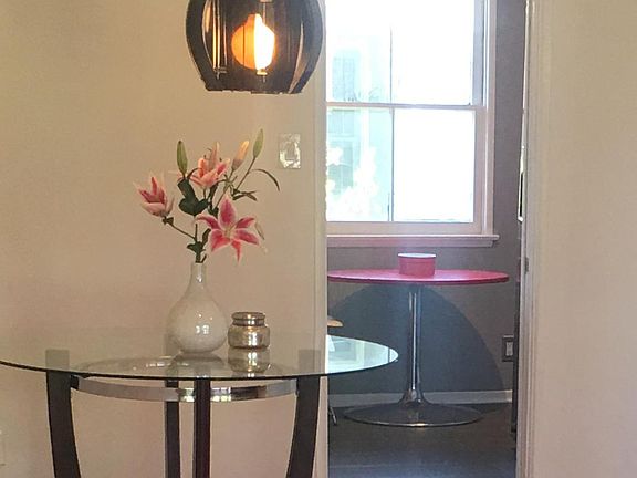 Dining room (breakfast nook in back)