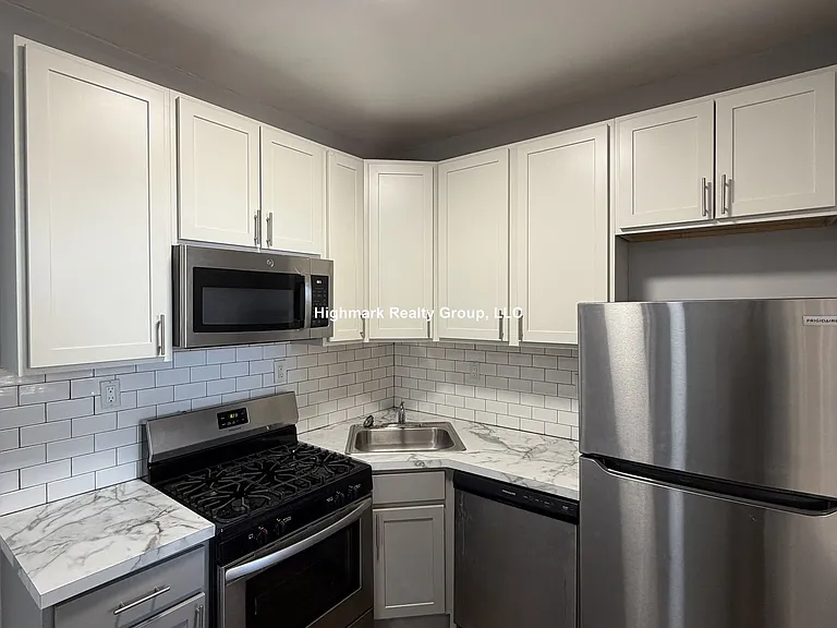6259 N Lakewood Ave #1 — Photo 1