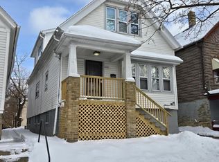 2326 S 9th St, Milwaukee, WI 53215