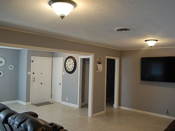 3rd image of 3210 N Willowood Ln