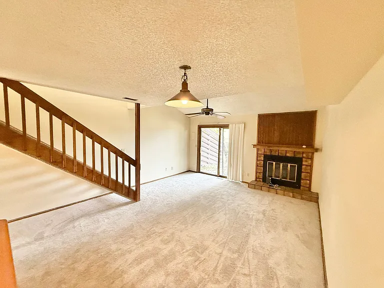 499 Forest Edge Cir — Photo 7