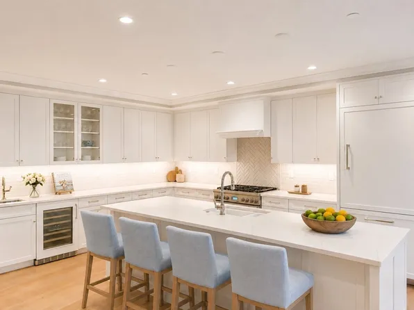 124 Elm St #202, Cohasset, MA 02025