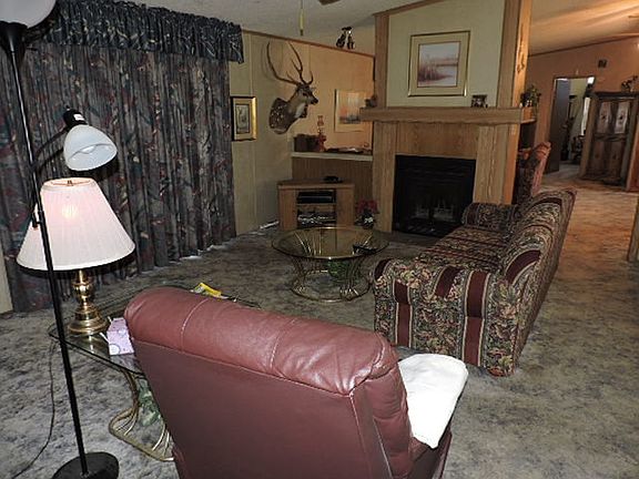 3rd image of 18528 Pine Dr