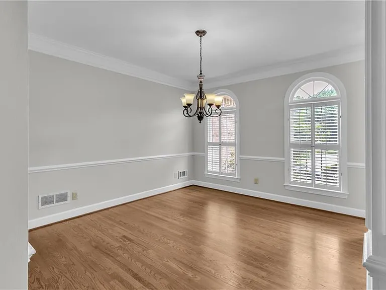 1085 Castle Pointe Ln — Photo 8