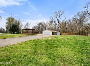 6526 Memory Ln, Louisville, KY
