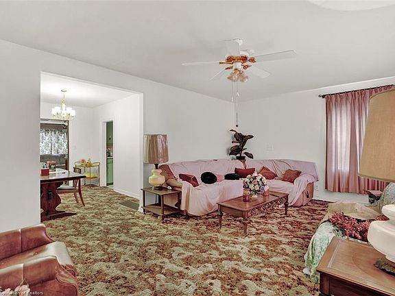 3rd image of 1361 Lakeview Dr