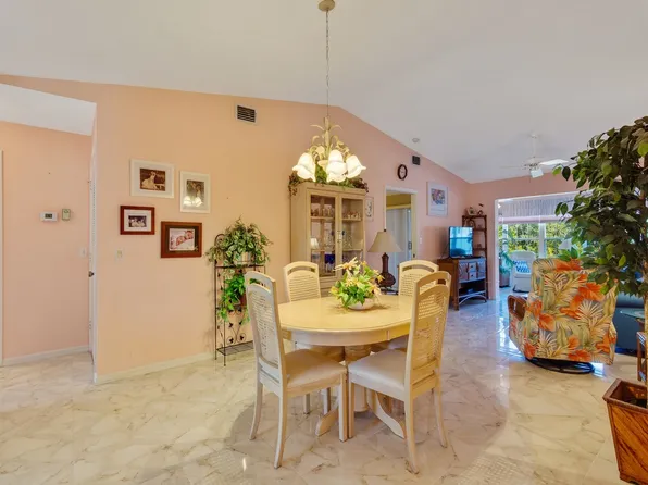 720 Lake Orchid Cir APT 207, Vero Beach, FL 32962
