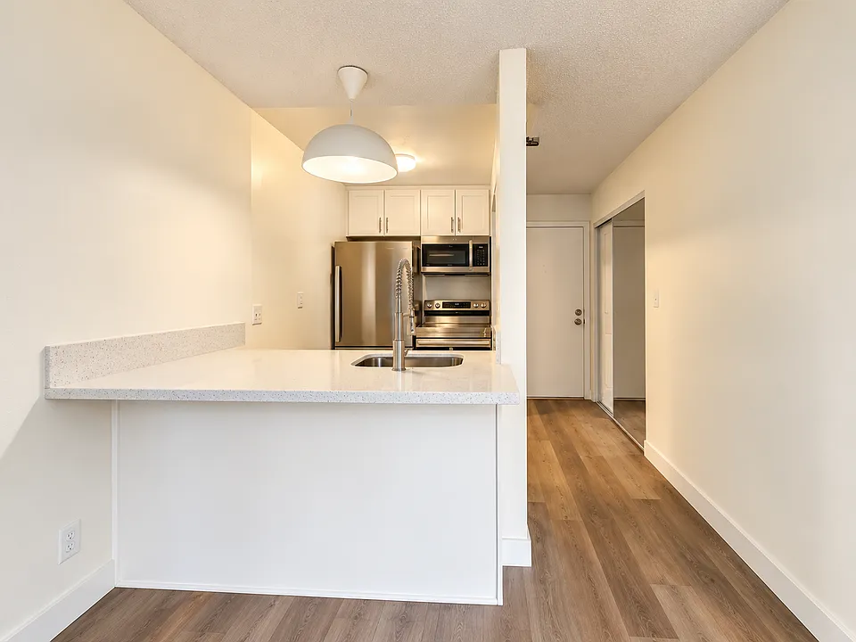 525 S Ardmore Ave #331