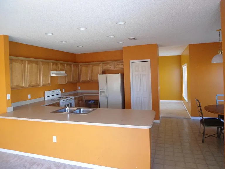 221 Amesbury Ln — Photo 5