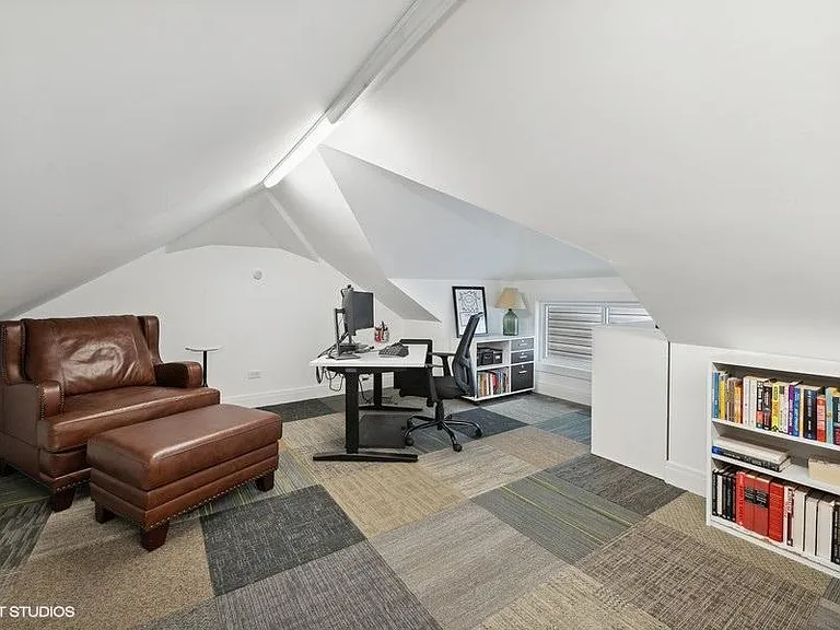 3232 N Troy St — Photo 16