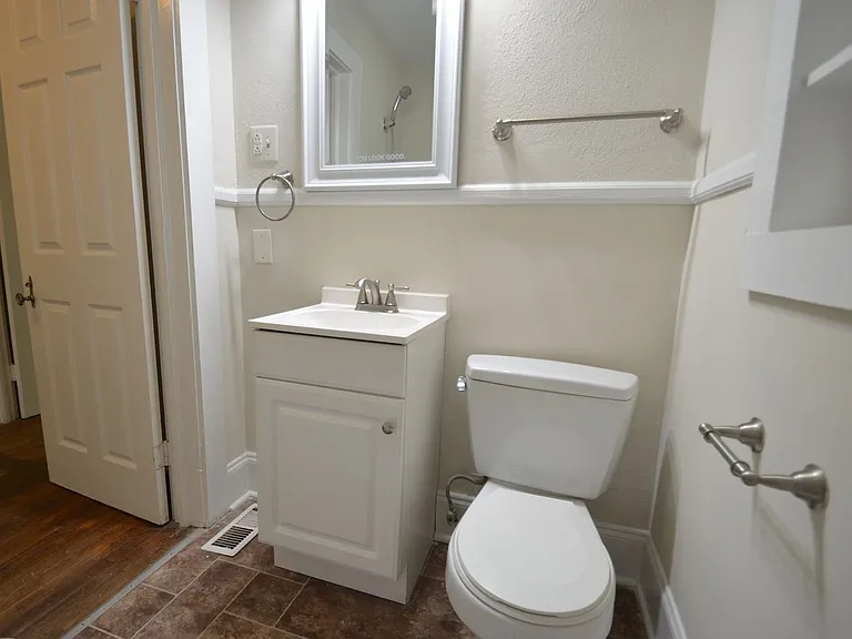 100 Caldwell St — Photo 9