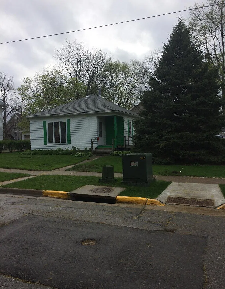 3 bed, $1,290 — Photo 2