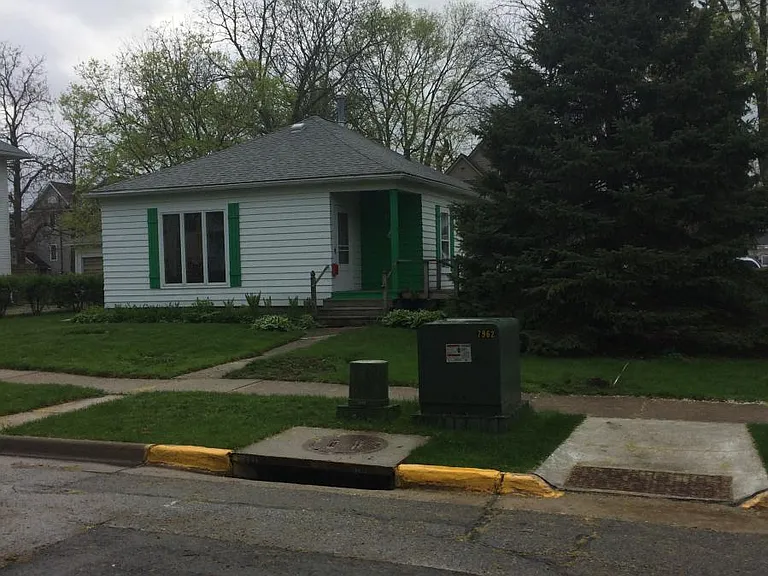 2103 Olive St — Photo 2