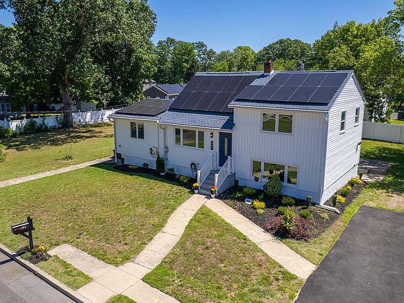3rd image of 341 Larch Ave