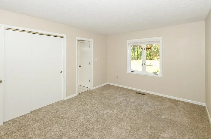 33 Rogers Rd — Photo 6