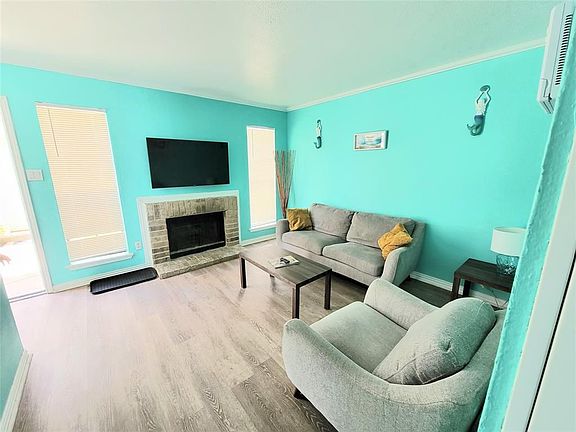 2nd image of 925 Sealy St #12