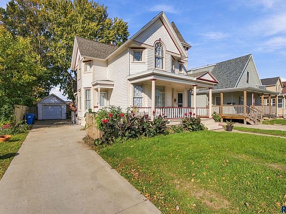 3rd image of 223 S Prairie Ave