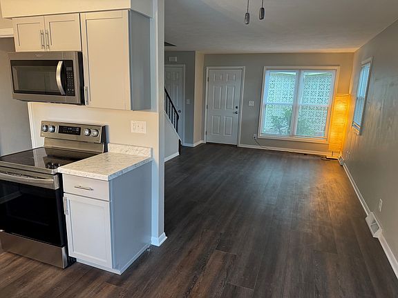2nd image of 27 Sutton Ct