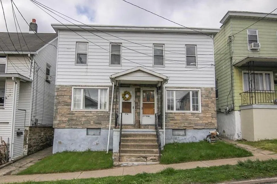 736 Main St