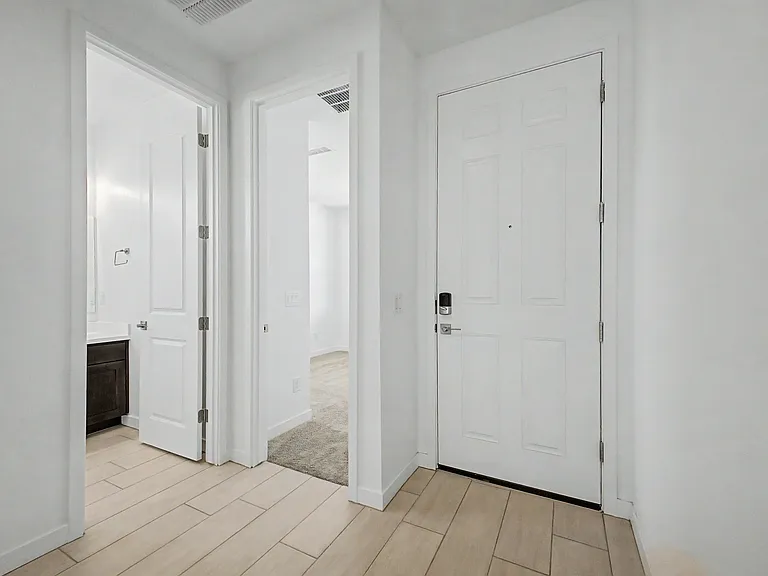 5330 W Harmont Dr — Photo 14
