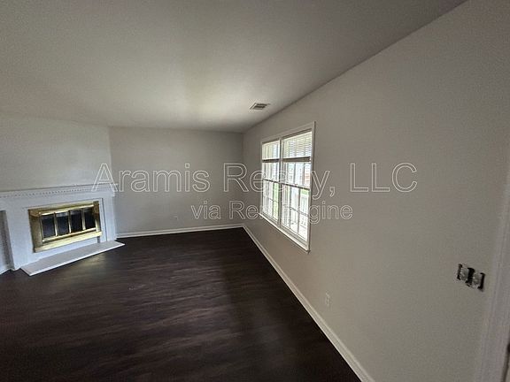 2nd image of 507 Whitehall Ln #1