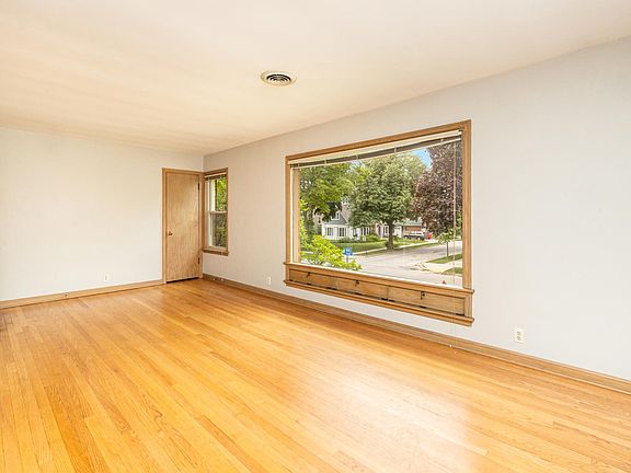 5th image of 4300 N Stowell Ave