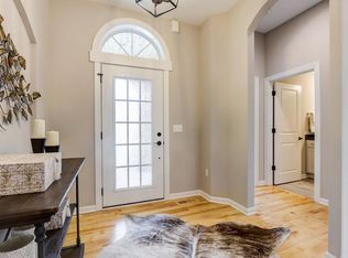1627 Saint Andrews Dr #11, Oconomowoc, WI 53066