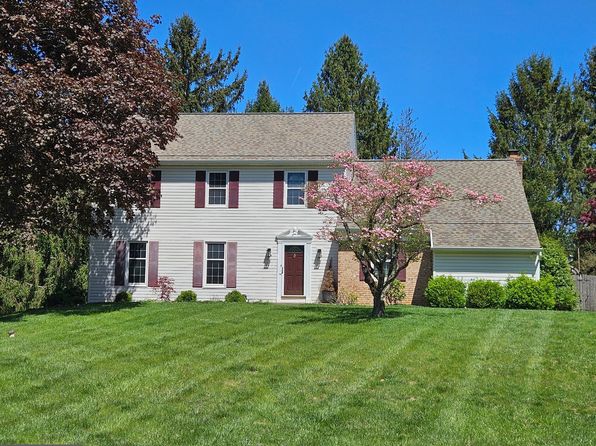 301 Anne Griffiths Ct, Downingtown, PA 19335