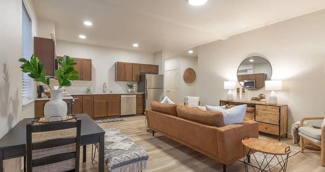 Anderson Court — Photo 2