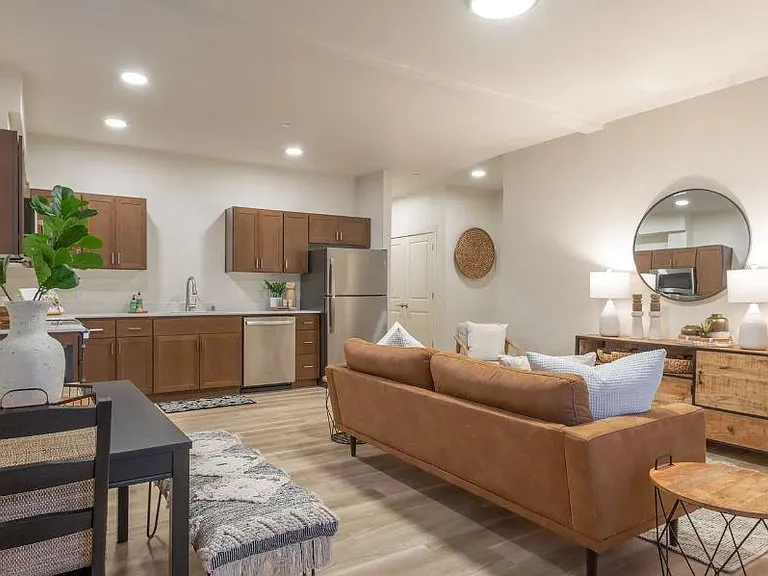 Anderson Court — Photo 2