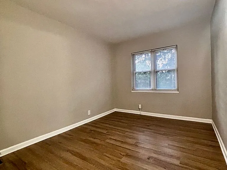 555 Hadley Avenue — Photo 21
