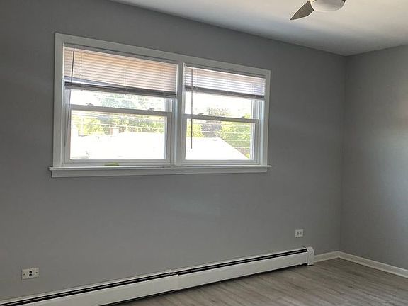 3rd image of 9841 S Cicero Ave APT 3S